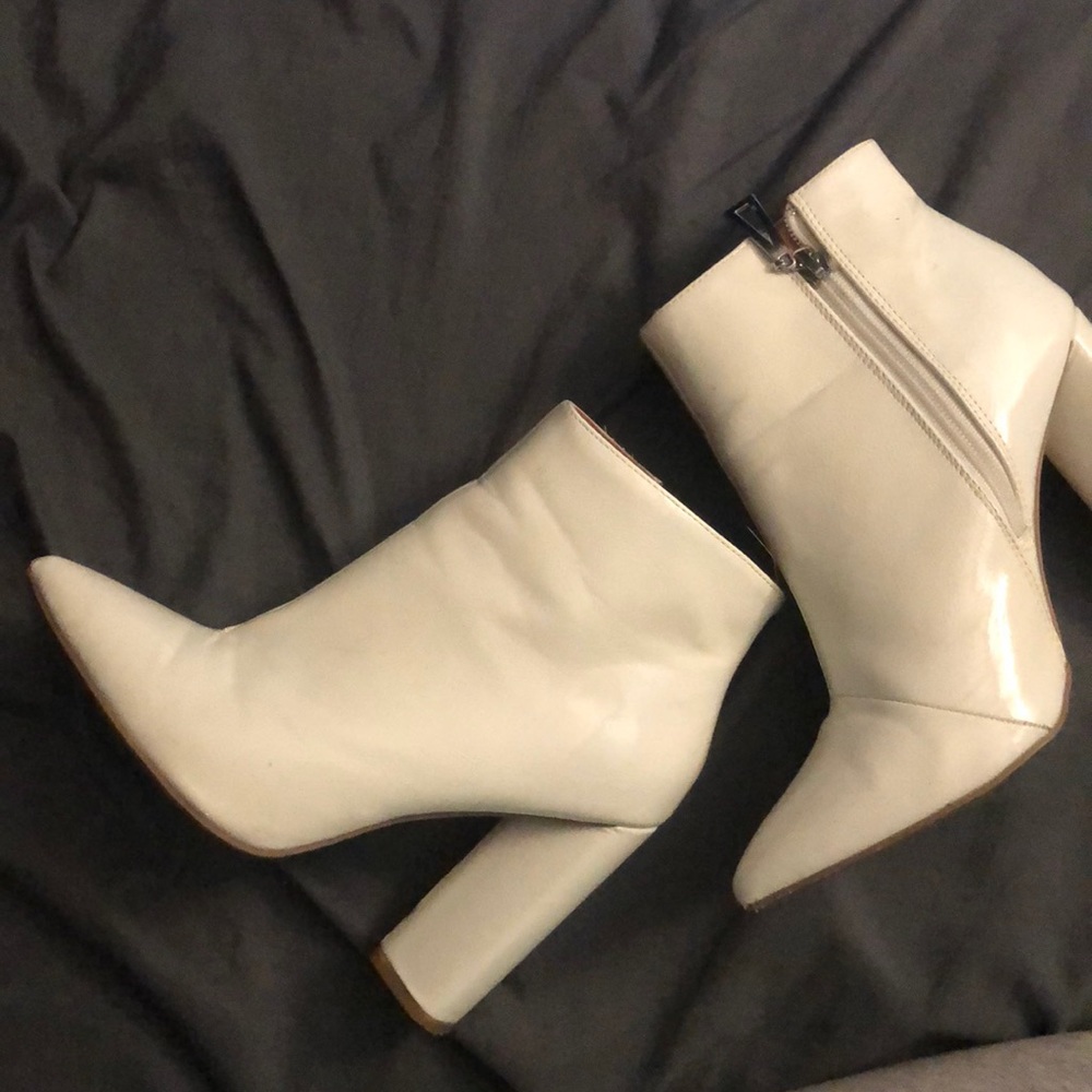 Size 7 white pointy toe booties